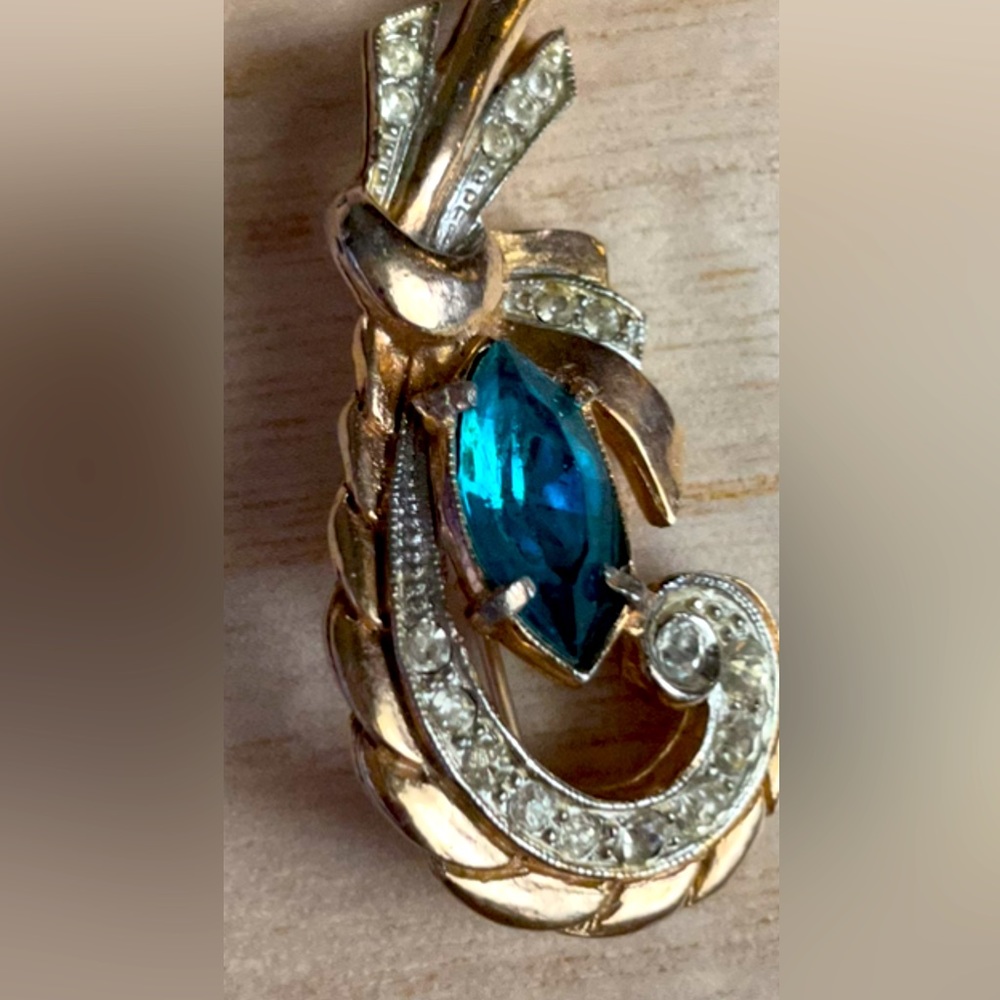 Beautiful Brooch Vtg